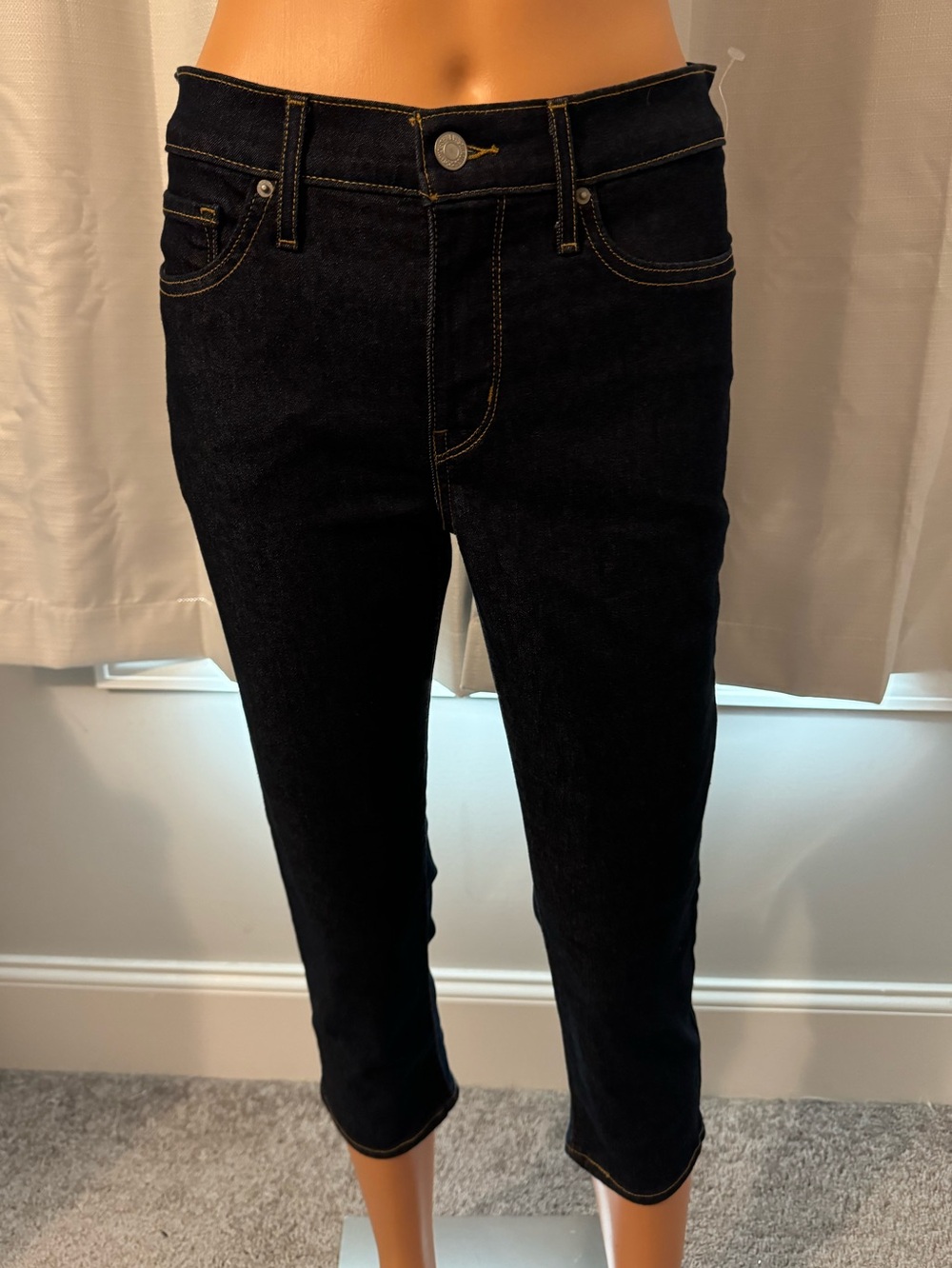 Great Levi's size 27 darker blue denim 311 shaping skinny capri jeans new